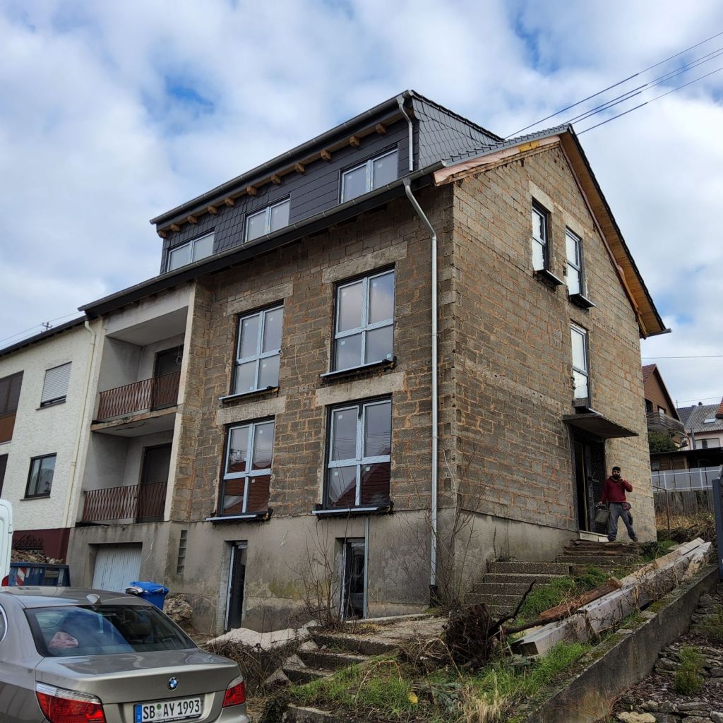 Kernsanierung eines Dreifamilienhauses