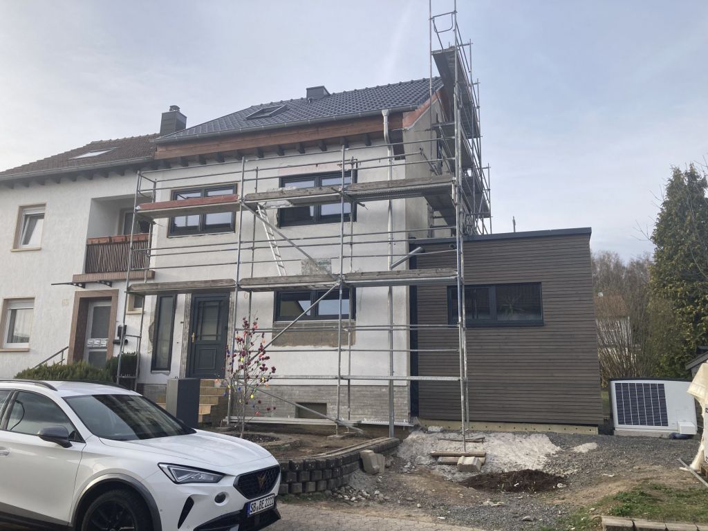 Komplettsanierung mit neuem Anbau